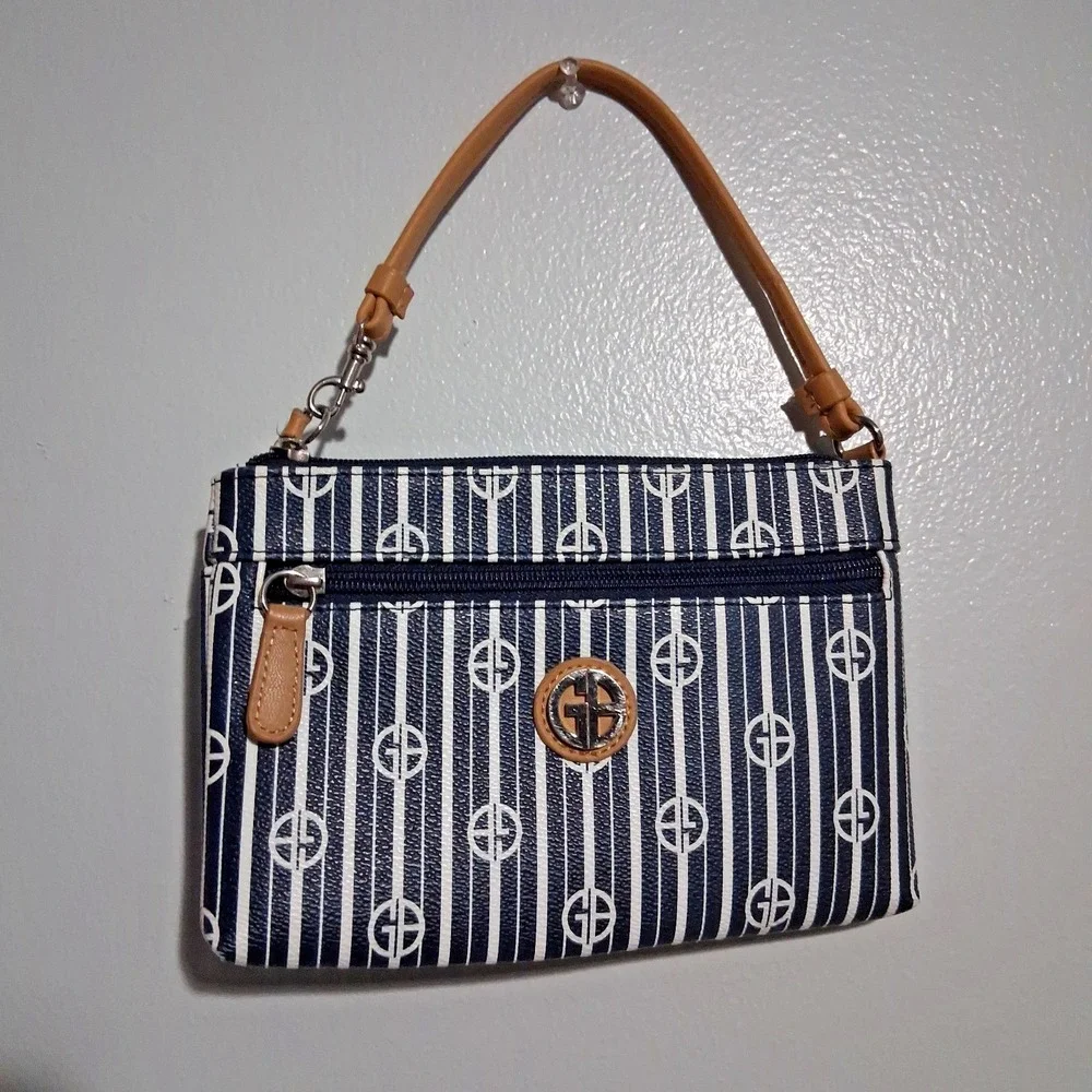 Giani Be1.44rnini‎ Wristlet Purse Navy White Tan Pockets Small Signature Logo